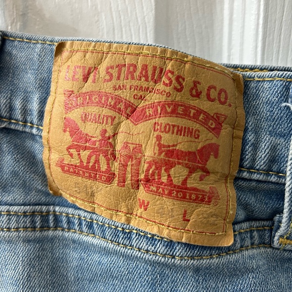 Levi’s 541 Athletic Fit Medium Blue Wash Jeans 44w 32L - great condition! - Picture 3 of 3